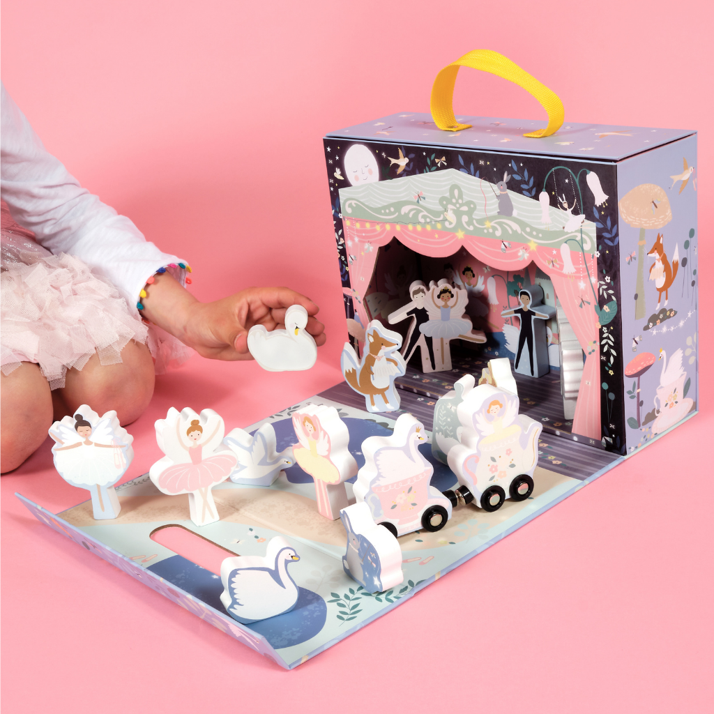 Playbox med träfigurer- Förtrollad