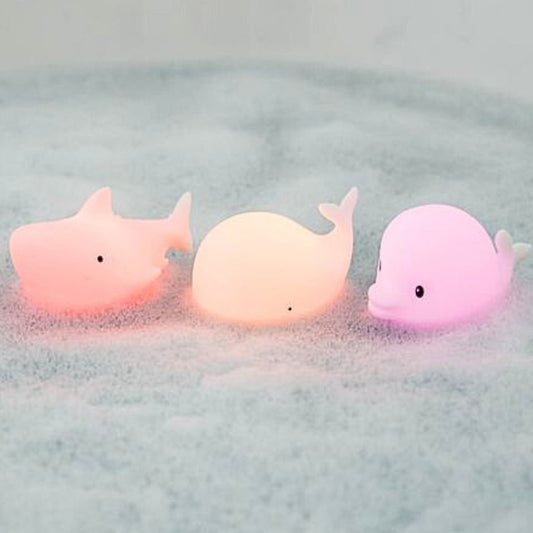 Självlysande badleksaker- delfin, val och haj